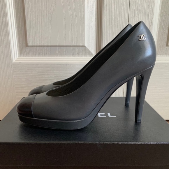 Chanel 2-Tone Leather Pumps - Picture 3 of 14